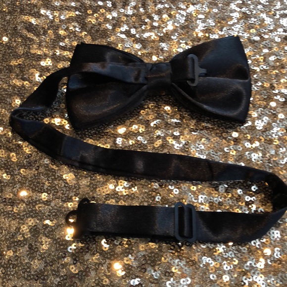 NWOT black formal satin bowtie, pre-tied - Picture 9 of 14